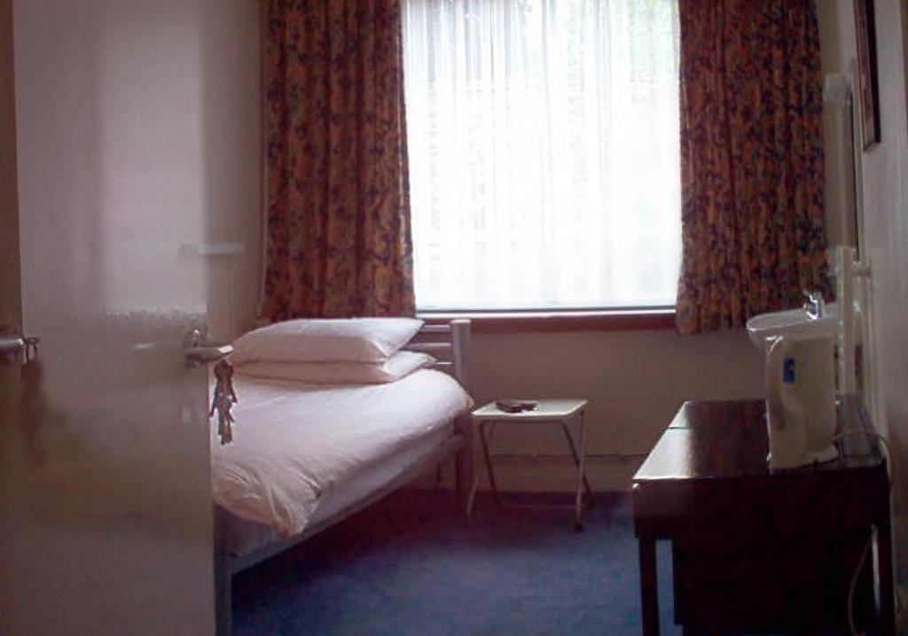 Tekels Park Guest House Camberley Rum bild